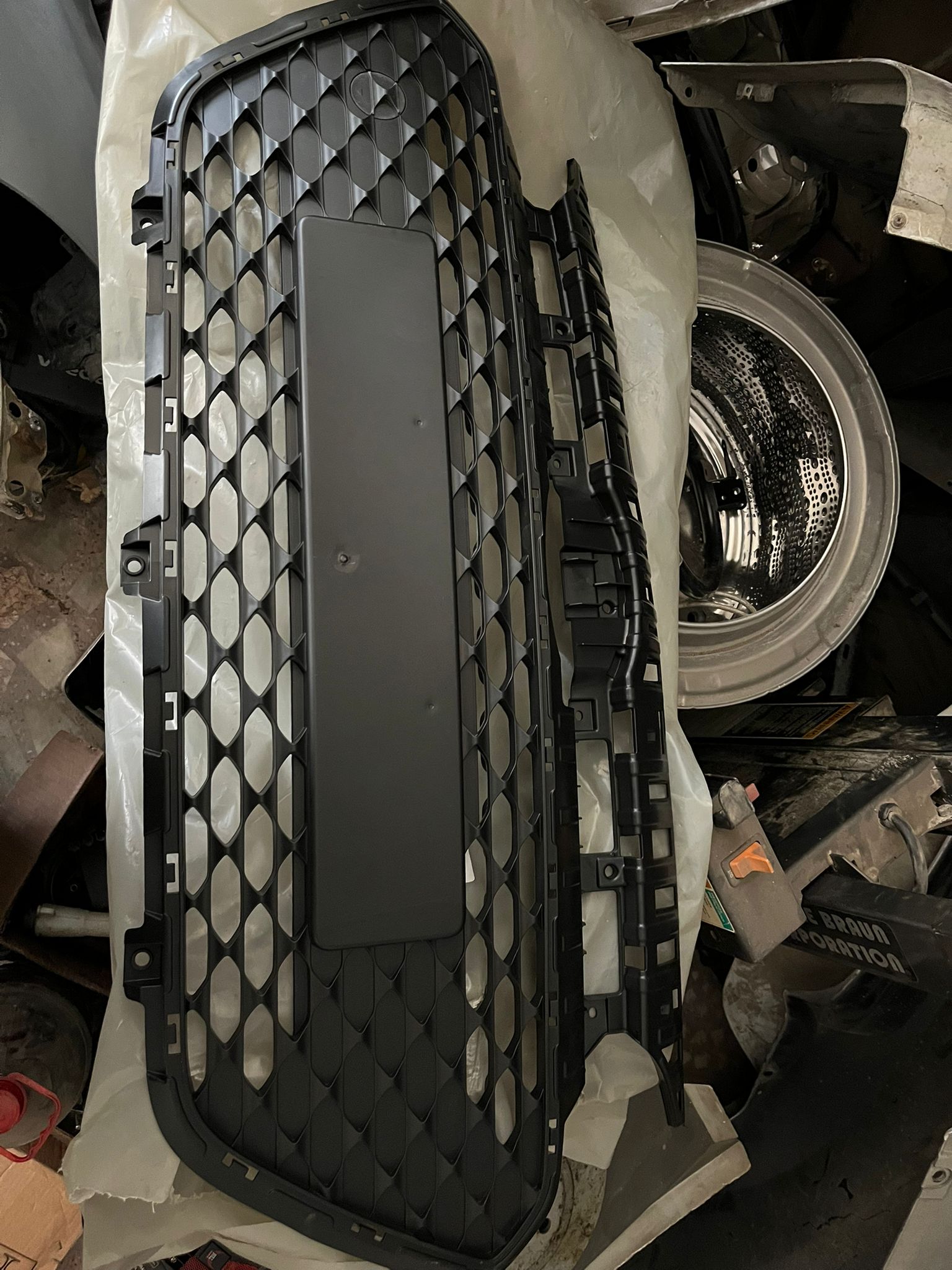 Hyundai i20 ön tampon orta ızgara